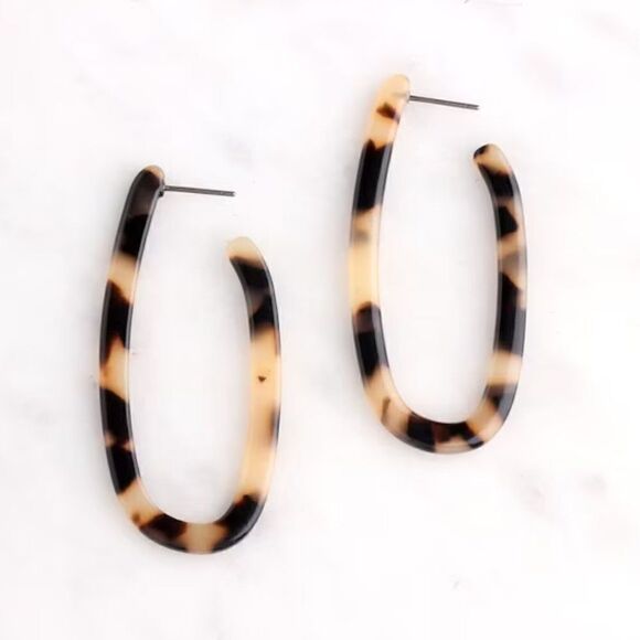 Blonde Tortoiseshell Open Oval Resin Hoop Earrings - Picture 2 of 4